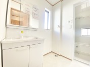 【■三面鏡洗面台　シャワーヘッド付き】