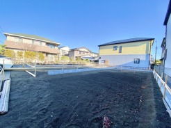 土地約36坪/駐車2台可能な4ＬＤＫ新築戸建です。