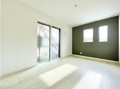 1階洋室7.5帖にはたっぷり収納することのできるＷＩＣ収納付き◎