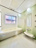 浴室乾燥機付きのため、雨の日でも洗濯物を干す場所に困りません◎