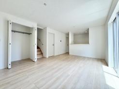 リビングイン階段のある間取りは、家族の外出や帰宅を把握しやすくコミュニケーションが増えます。