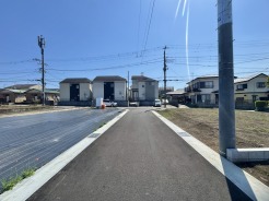 通り抜けできないため、お子様がいても比較的安心いただけます。