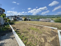 緑豊で陽当たり良好な立地です。
