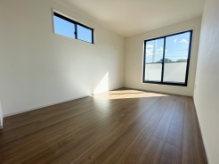 全居室収納完備で２階にはウォークインクローゼットもございます