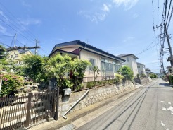 日当り良好、車の運転が苦手な方も安心の住宅街です。