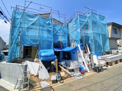 保育園、小中学校、公園、スーパーマーケとも徒歩圏内で暮らしやすい環境です。