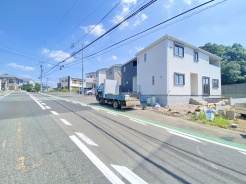 前面は、広々としておりますので、お車の運転が少し心配な方も比較的安心です。