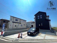 【駐車並列2台可能】毎日の暮らしに嬉しい並列駐車スペースをしっかり確保。