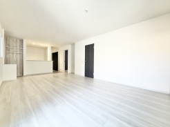 1階のLDKは約20帖で広々とした空間。LDKが広いと家具選びや配置などの選択肢が広がり住む前からワクワクしますね。