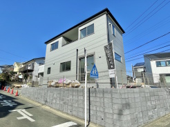 南東・北東角地のため開放感ある立地です。