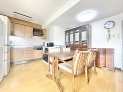 ご希望の方には、室内の家具もプレゼントいたします。