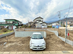 落ち着いた色合いとスタイリッシュなデザインで、街並みに美しく馴染む外観に仕上がります。