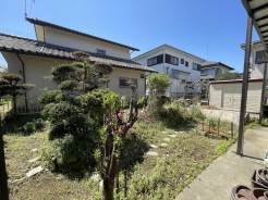 広い庭はお子様のお遊戯スペースとしても利用が可能でございます。