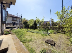 多目的に利用できるお庭15坪。ペットのドッグランやBBQなども検討いただけます。