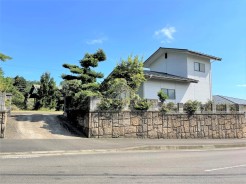 これだけの敷地をどのように使っていくか、趣味のスペースを作ったり、二世帯で住まわれるなど
想像するとワクワクする広さです！