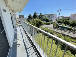 2階でも、建物に囲まれていない為、開放感・陽当たり・通風良好！！