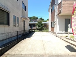 カースペース２台も確保したゆったりとした敷地
