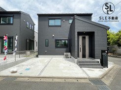 【駐車2台可】収納充実の4ＬＤＫ築後未入居住宅です。