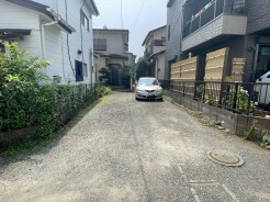 カースペースは車種により2台駐車が可能です。