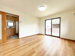 寛ぎスペースのリビングは約12帖