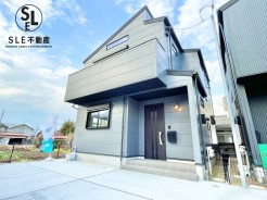バリ島で作成されたウッドレリーフ・ブラケットを使用したアジアンテイストな室内デザイン住宅◎
