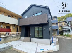 都市ガス/サービスルーム＋ＳＩＣ付きで収納充実の3ＬＤＫ新築戸建です。