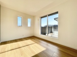 陽当り良好のため、建物全体が明るく感じられます。