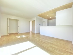LDKにはパントリー収納やリビング収納があるため、リビングをスッキリ見せることが出来ます◎