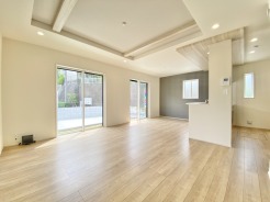 上部折上天井になっていて、より開放感を感じていただけます。