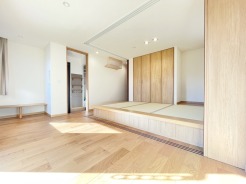 タタミコーナーがあり、客間として活用したり様々な用途でご活用いただけます。