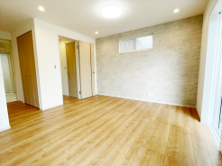 アクセントクロスが使用されておしゃれなＬＤＫです。
