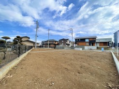 前面棟がなく、隣地も駐車スペースとなっており、距離があるため設計がしやすいです。