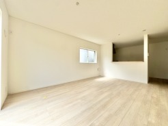 2号棟 16帖あるＬＤＫは開放感のある広々としたリビング。