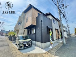 南東角地の開放感を感じられる新築は吹抜けやロフトなどがあり魅力が多数