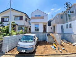 土地約36坪、車種により2台駐車が可能なスペースのある4ＬＤＫ新築戸建です。