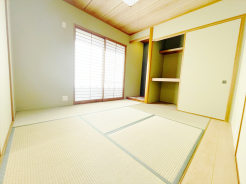 1階和室7.75帖は押入れ収納や床の間がり、客間として活用したり様々な用途でご活用いただけます◎