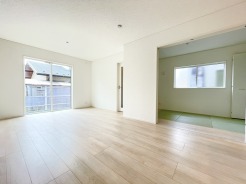 寛ぎのスペースリビングは約15.8帖