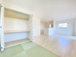 1階タタミコーナーは客間として利用したり、様々な用途でご活用いただけます◎