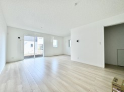 1階、2階シャッター付。