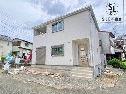 前面道路の幅が広いことで、開放感があり、日当たりや風通しも良好な立地です。