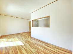 南側からの日当たりがお家を明るく照らしてくれます。