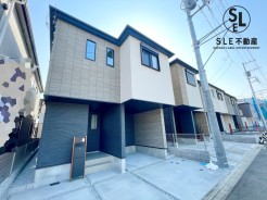 【リビングイン階段】全室2面採光の取れた明るい間取りが魅力的な4ＬＤＫ新築戸建