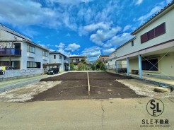 南道路のため陽当たり良好な立地に佇む新築戸建。