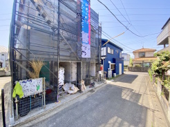 近隣に同施工完成物件がございます。是非現地をご確認後、完成物件をご覧になってみてください。