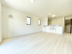 家族が自然と集まる広々としたリビングは、毎日の暮らしを豊かにしてくれます。