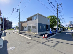 陽当たり良好な、開放感ある立地です。