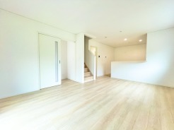 家族団らんスペースのリビングは約15.7帖