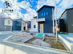 【駐車２台可】採光のとれた和洋室が魅力的な新築戸建