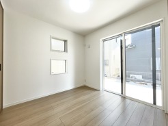 1階4.5帖の洋室は客間として活用したり、様々な用途でご活用いただけます◎