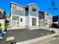 南向きで明るい建物です。
カースペースも2台可能